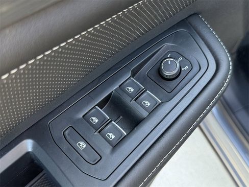 New 2026 Volkswagen Atlas Cross Sport SE image 11