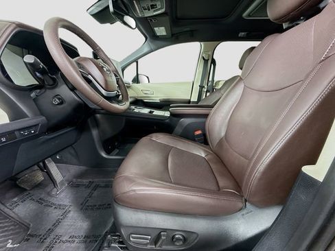 Certified 2023 Toyota Sienna Platinum image 22