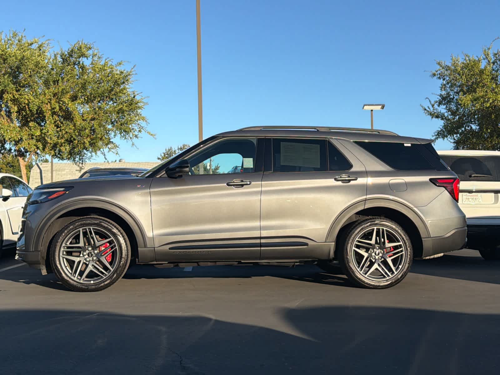 Used 2025 Ford Explorer ST-Line w/ ST-Line Street Pack AWD/4WD image 9