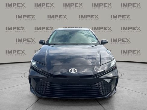 Used 2025 Toyota Camry LE FWD image 5
