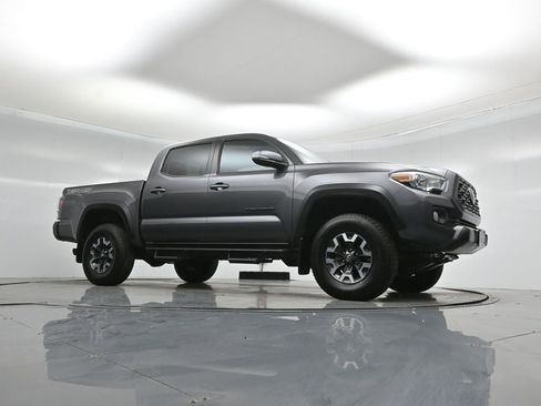 Used 2020 Toyota Tacoma TRD Off-Road w/ Technology Package image 3