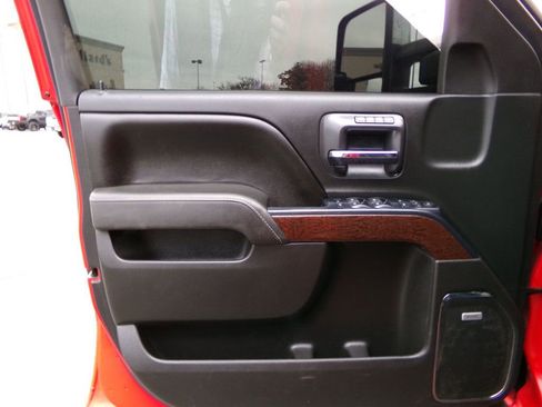 Used 2017 GMC Sierra 2500 SLT w/ Duramax Plus Package image 10