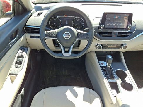 Used 2022 Nissan Altima 2.5 SV FWD image 15