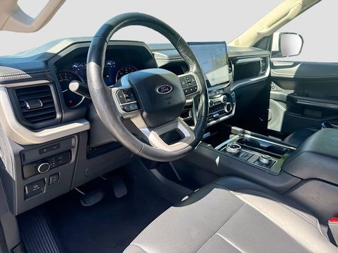 Used 2024 Ford Expedition XLT AWD/4WD image 10