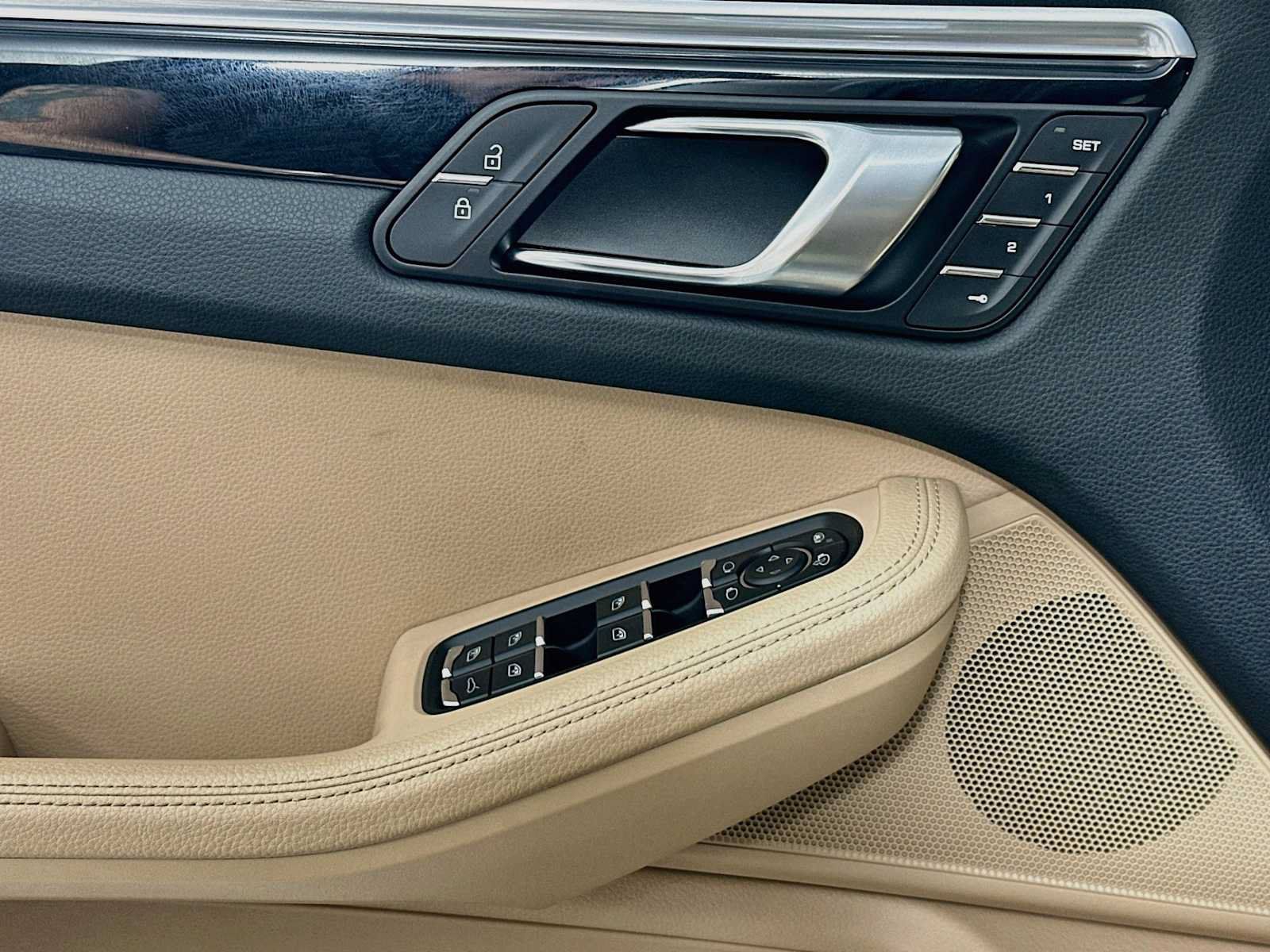 Certified 2021 Porsche Macan AWD/4WD image 11