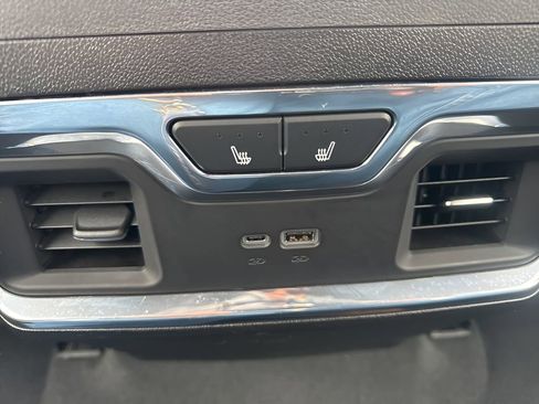 Used 2025 GMC Sierra 3500 Denali w/ Denali Reserve Package image 14