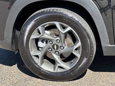 Used 2024 Chevrolet Trax LT FWD image 43