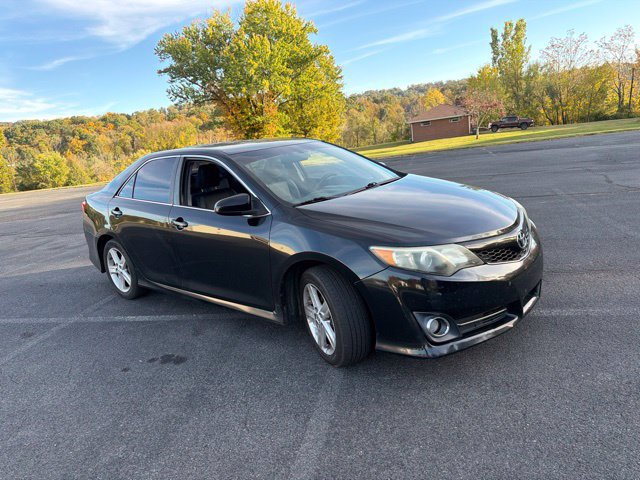 Used 2014 Toyota Camry SE FWD image 1