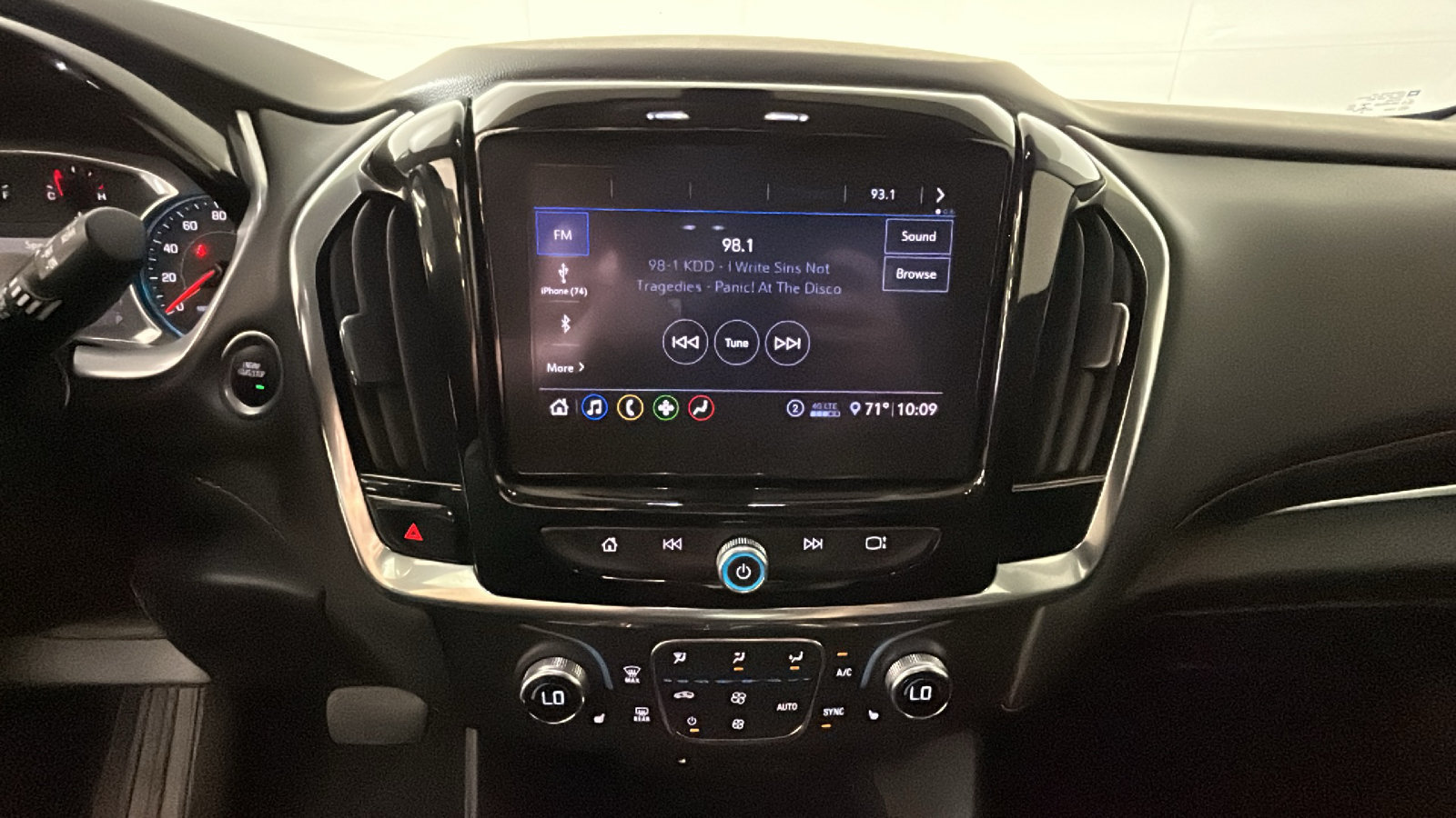 Used 2021 Chevrolet Traverse LT FWD image 27