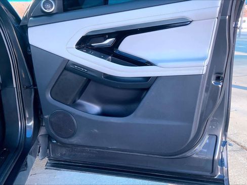 Used 2020 Land Rover Range Rover Evoque SE image 23
