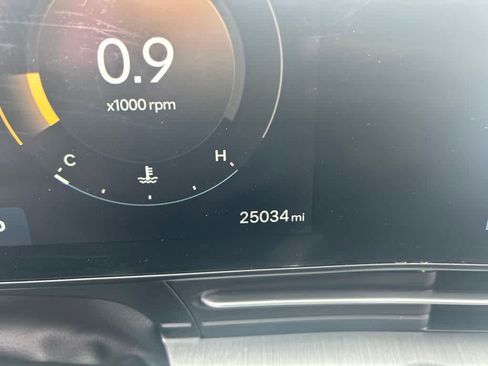 Used 2025 Hyundai Kona SEL AWD/4WD image 8