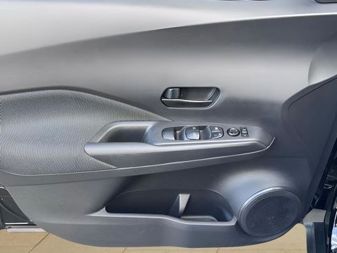 Used 2020 Nissan Kicks S image 32