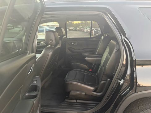 Used 2020 Chevrolet Traverse LT w/ LT Premium Package image 5