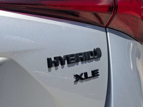 Used 2022 Toyota Prius FWD image 7
