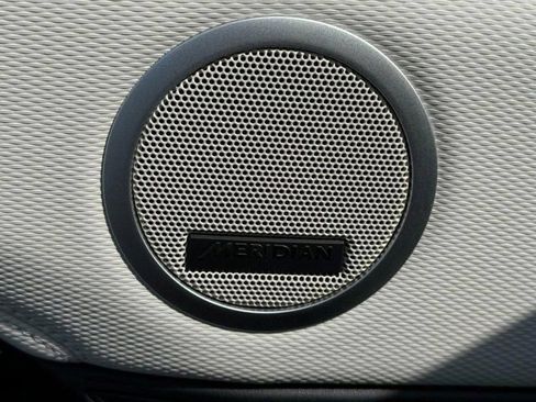Used 2025 Land Rover Discovery Dynamic SE AWD/4WD image 25