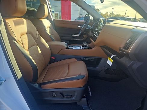 New 2025 Nissan Pathfinder Platinum image 29