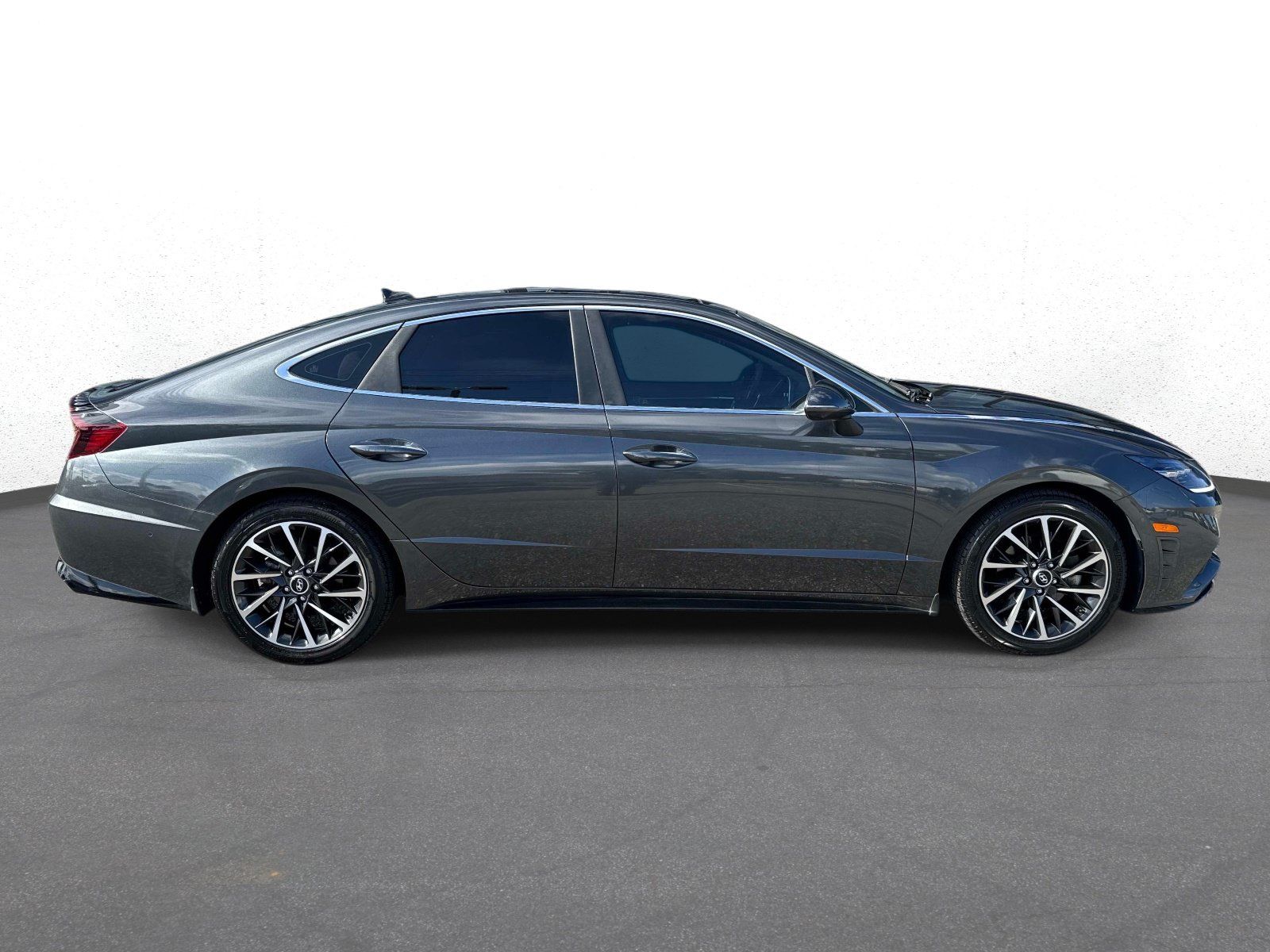 Used 2022 Hyundai Sonata Limited FWD image 2