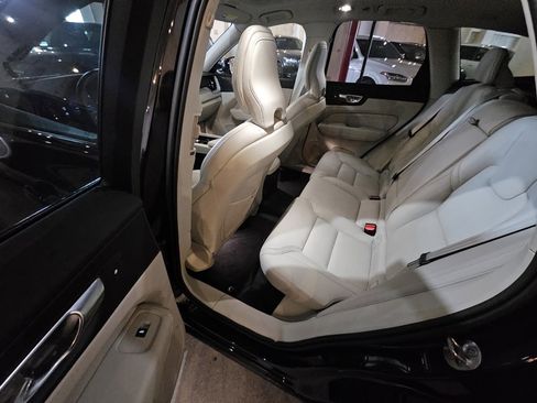 Certified 2024 Volvo XC60 T8 Ultimate w/ Protection Package Premier image 14