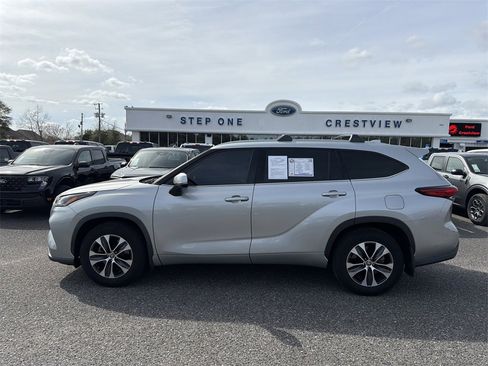 Used 2021 Toyota Highlander XLE image 8