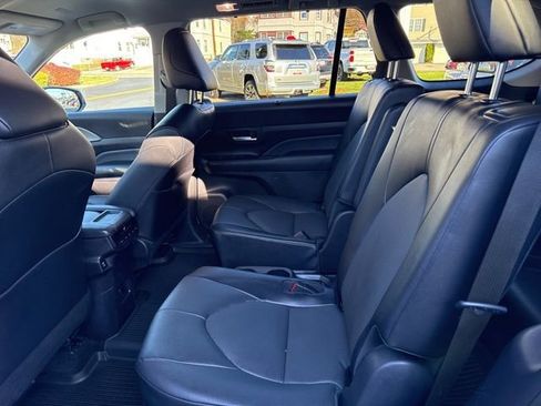 Certified 2024 Toyota Grand Highlander XLE image 11