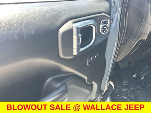 Used 2026 Jeep Wrangler Unlimited Rubicon AWD/4WD image 14