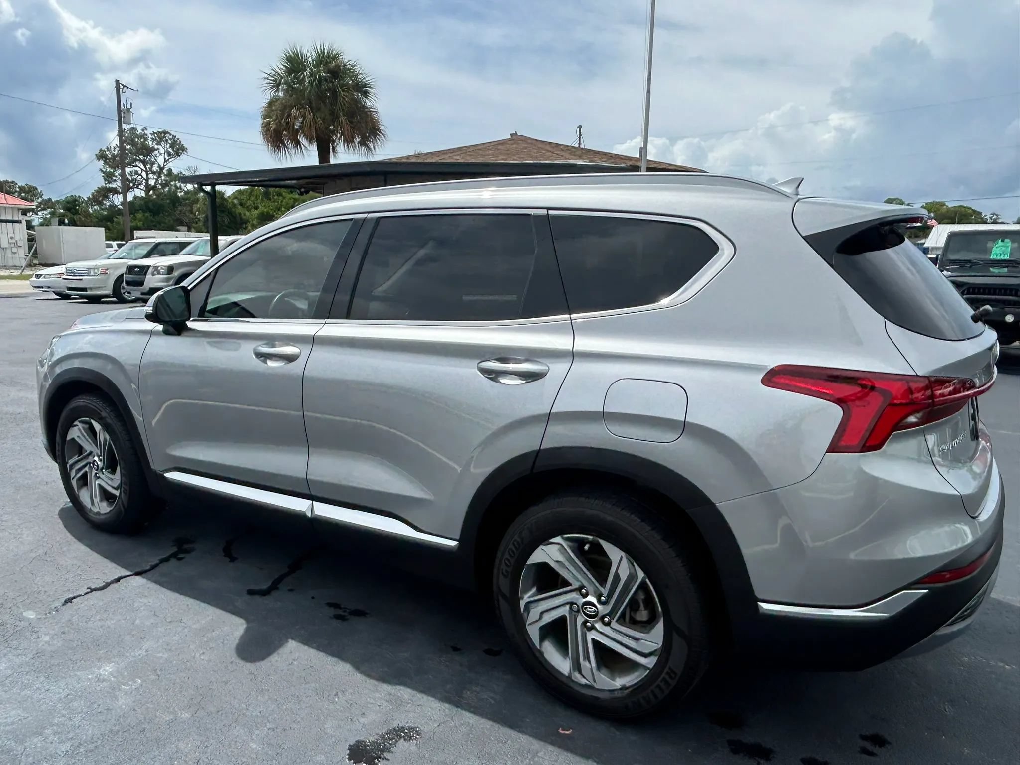 Used 2021 Hyundai Santa Fe SEL w/ Convenience + Premium Package FWD image 7