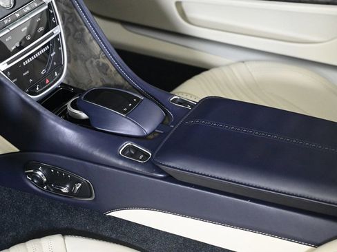 Used 2022 Aston Martin DB11 Volante image 14