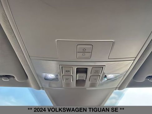 Used 2024 Volkswagen Tiguan SE AWD/4WD image 27