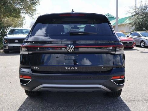 Certified 2025 Volkswagen Taos SEL image 6