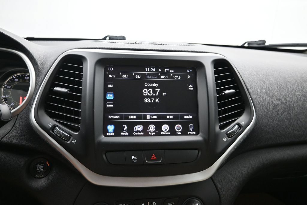 Used 2016 Jeep Cherokee Latitude FWD image 15