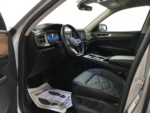 Used 2025 Volkswagen Atlas SE FWD image 7