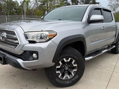 Used 2016 Toyota Tacoma TRD Off-Road w/ Premium & Technology Package RWD image 1