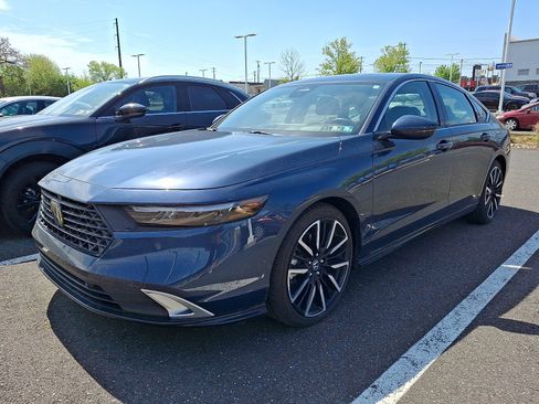 Used 2024 Honda Accord Touring image 2