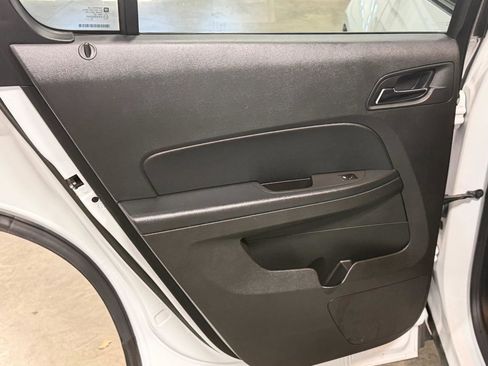 Used 2017 Chevrolet Equinox LT w/ Convenience Package image 13