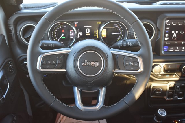 Used 2023 Jeep Wrangler Unlimited Sahara AWD/4WD image 19