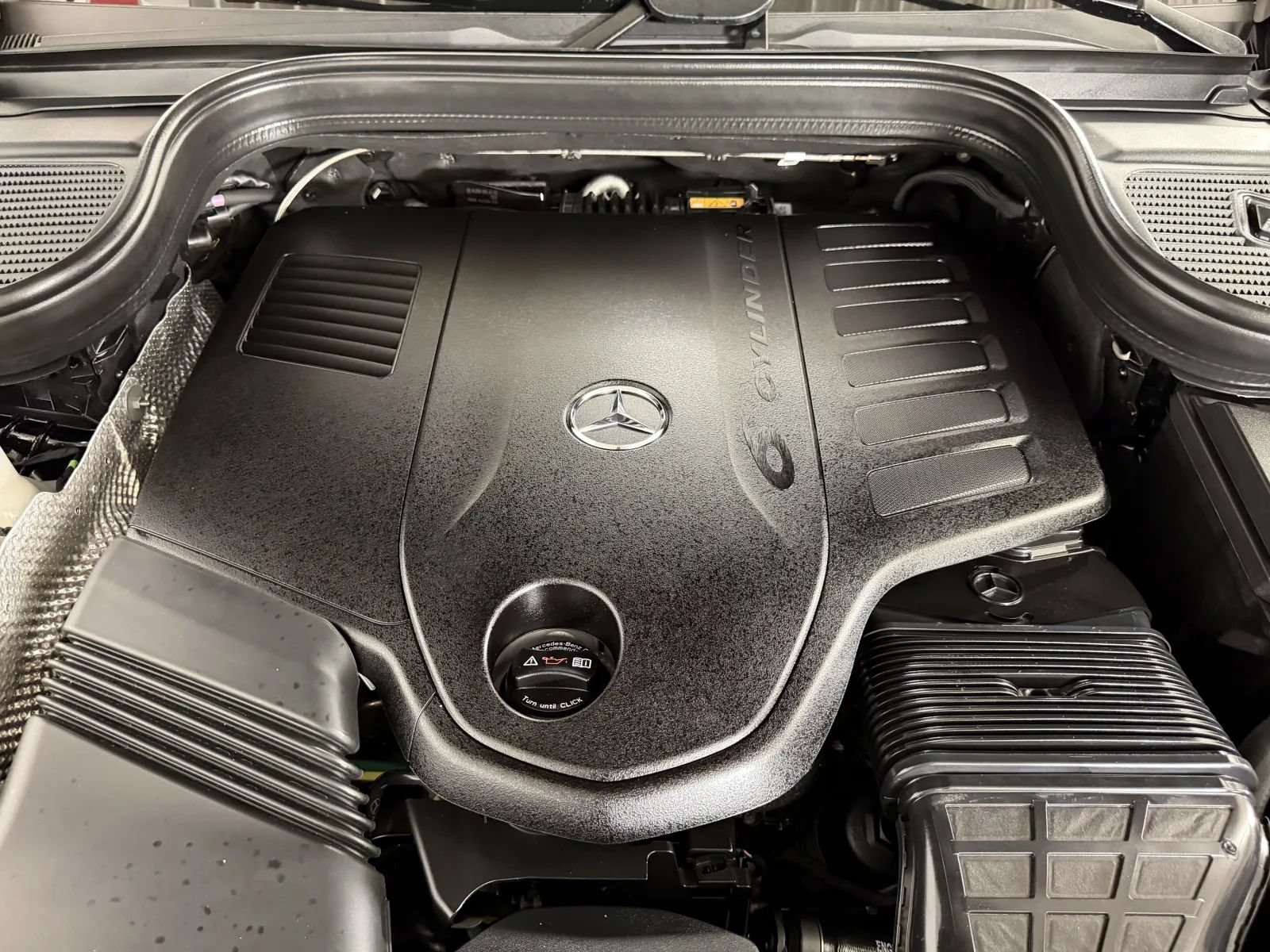 Used 2025 Mercedes-Benz GLS 450 4MATIC image 9