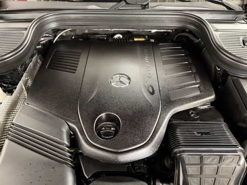 Used 2025 Mercedes-Benz GLS 450 4MATIC image 9
