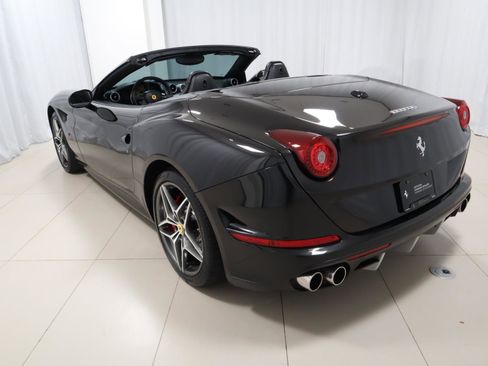 Used 2016 Ferrari California T RWD image 15