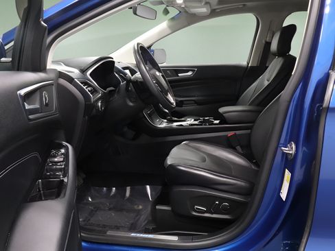 Used 2018 Ford Edge Titanium w/ Equipment Group 301A AWD/4WD image 8