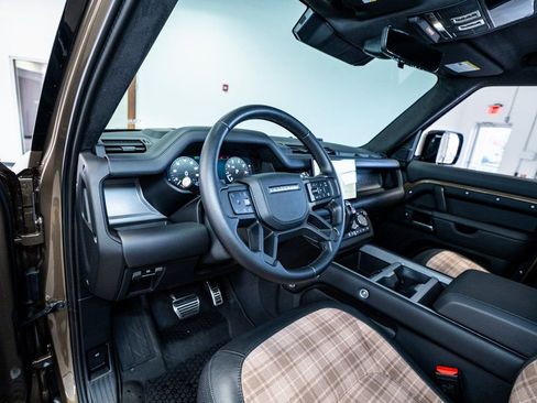Used 2025 Land Rover Defender 110 X image 38