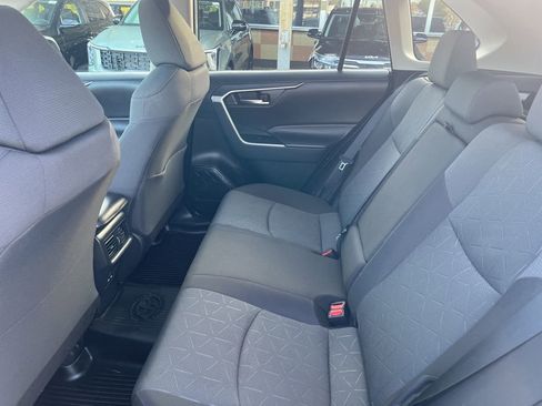 Used 2022 Toyota RAV4 XLE image 9