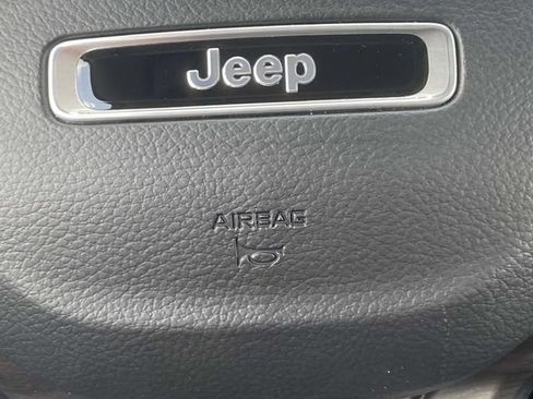 Used 2023 Jeep Grand Cherokee Limited image 28