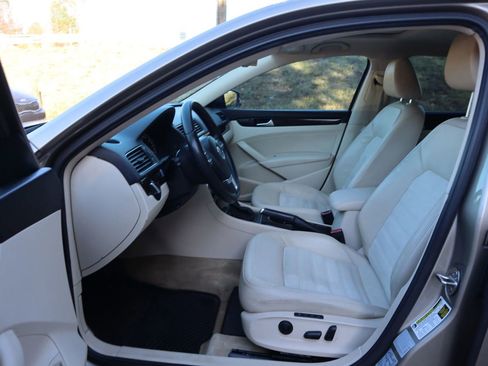 Used 2015 Volkswagen Passat TDI SEL Premium image 9