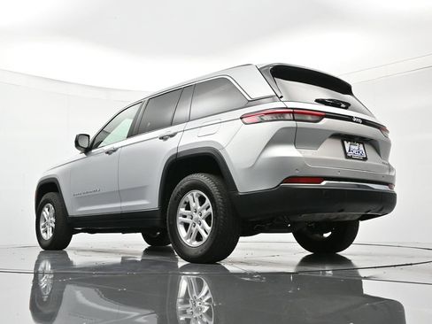 Used 2023 Jeep Grand Cherokee Laredo image 42