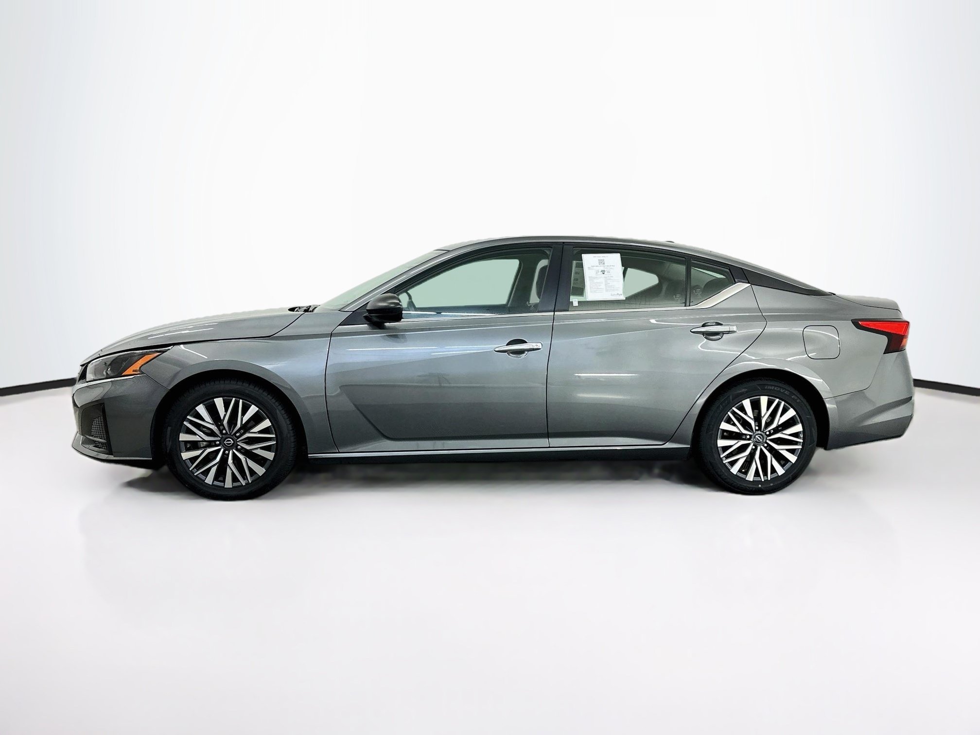 Used 2025 Nissan Altima 2.5 SV FWD image 4
