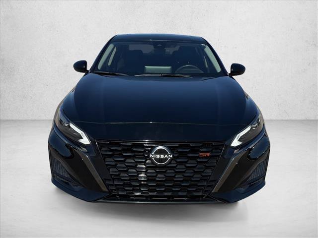 Used 2024 Nissan Altima 2.5 SR w/ SR Premium Package FWD image 2