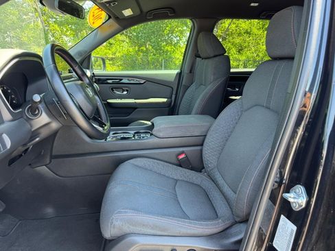 Used 2025 Honda Pilot Sport image 20