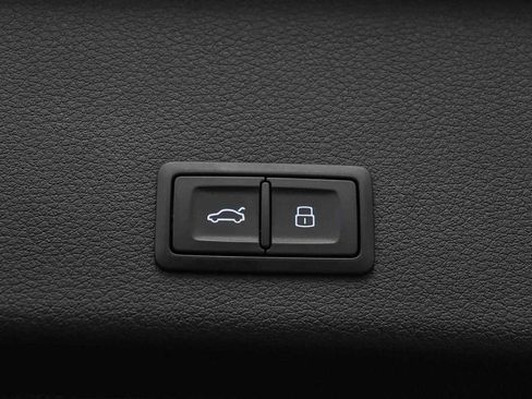 Used 2024 Audi Q8 e-tron Premium Plus image 39