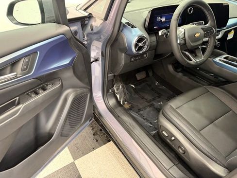 New 2026 Chevrolet Equinox EV LT image 30