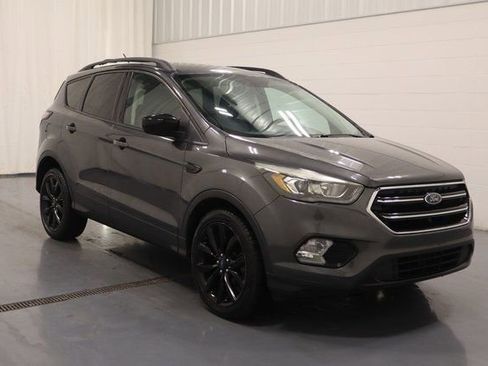 Used 2018 Ford Escape SE w/ SE Sport Appearance Package FWD image 2